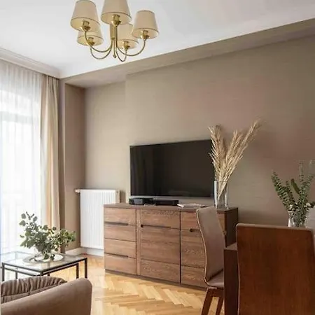 Wyzwolenia , Lazienki Park & Zbawiciela Sq. 2' Apartamento *