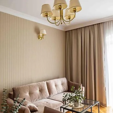 Wyzwolenia , Lazienki Park & Zbawiciela Sq. 2' Apartamento Varsovia