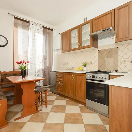 Cozy & Comfortable Grodeckiego By Renters Warszawa