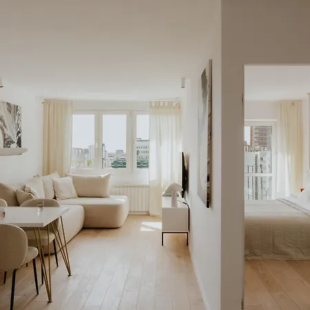 I Apartment *