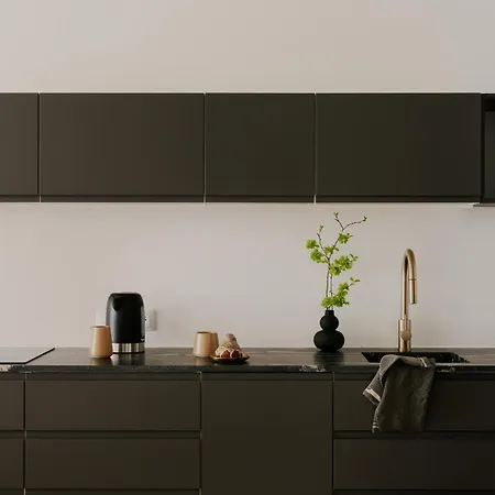 I Apartment *