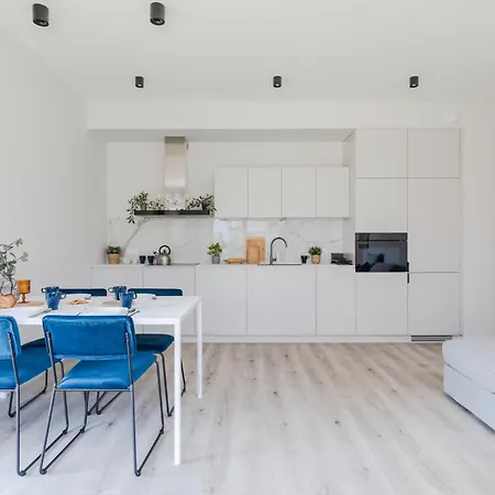 Superapart Herbu Janina 4, Wilanow, Szpital Medicover, Paley, Parking