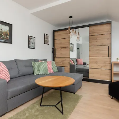 Family In With 3 Bedrooms & Ac Near Metro Stoklosy By Renters * Warszawa