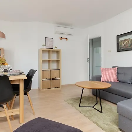 Apartament Family In With 3 Bedrooms & Ac Near Metro Stoklosy By Renters Warszawa