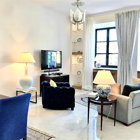 Mondrian Luxury & Old Town מלון דירות