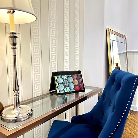 Mondrian Luxury & Old Town ורשה