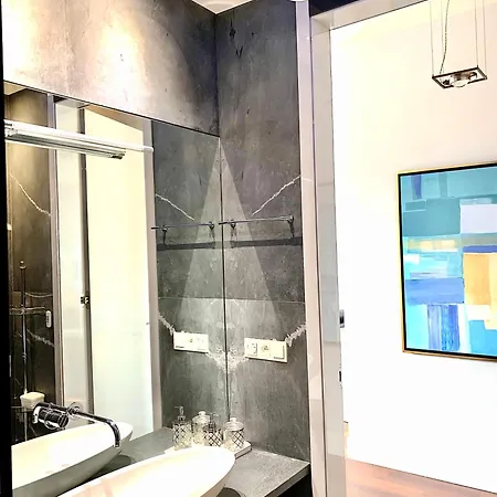 Aparthotel Mondrian Luxury Unesco Old Town *