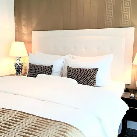 Mondrian Luxury & Old Town * ורשה