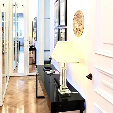 Mondrian Luxury & Old Town מלון דירות