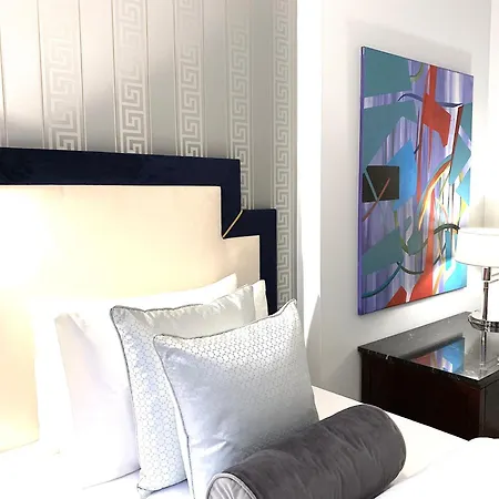 Mondrian Luxury & Old Town * ורשה