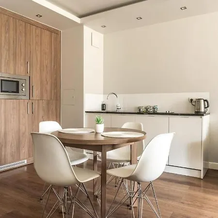 Lägenhet - Great Location- Cozy One Bedroom Apartment- Wronia 45 *
