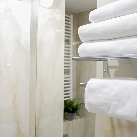 Seasons By Alluxe Boutique Apartment