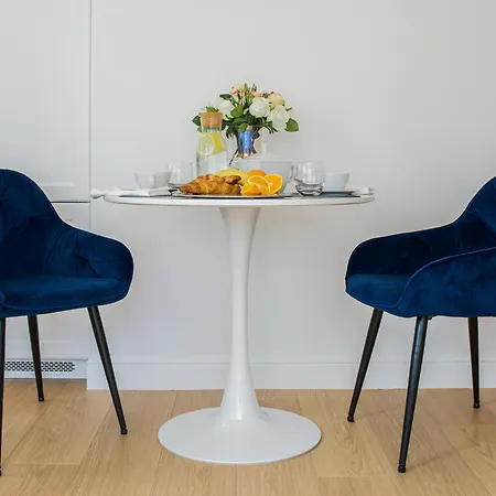 Apartment Seasons By Alluxe Boutique