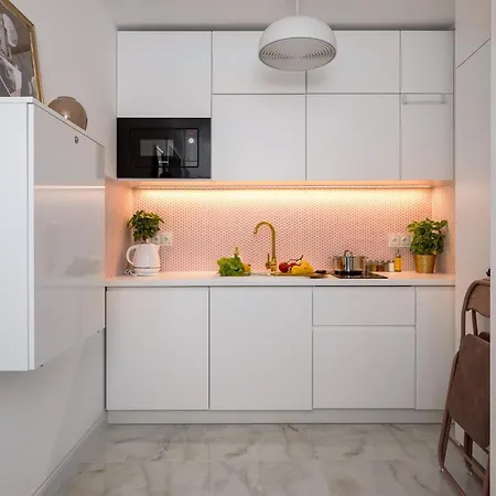 Stunning 2-br Palace In The Window, Air-conditioning 500m To Station 아파트