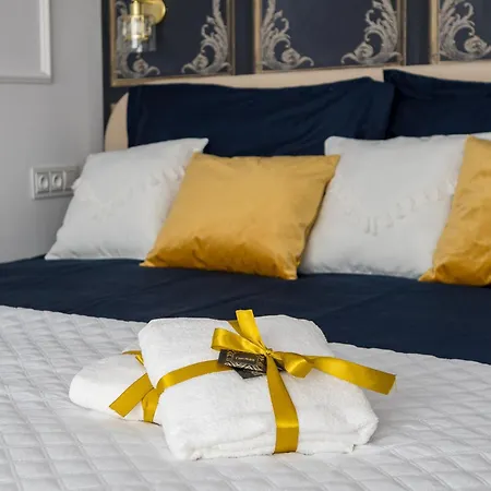 Stunning 2-br Palace In The Window, Air-conditioning 500m To Station 아파트 *