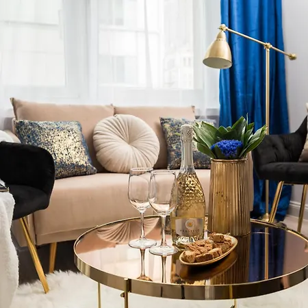Stunning 2-br Palace In The Window, Air-conditioning 500m To Station 아파트
