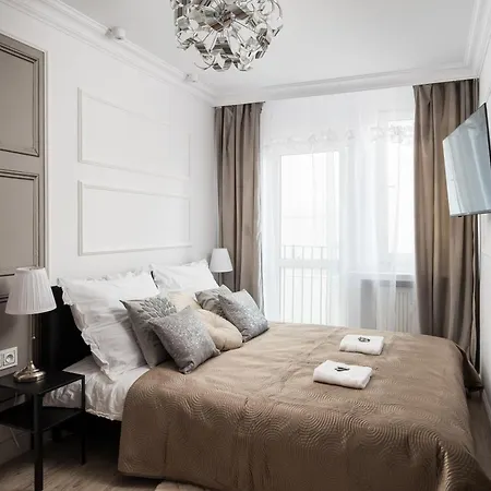 Stunning 2-br Palace In The Window, Air-conditioning 500m To Station 아파트 *