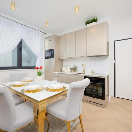 Stylish Grzybowska By Renters Apartment *