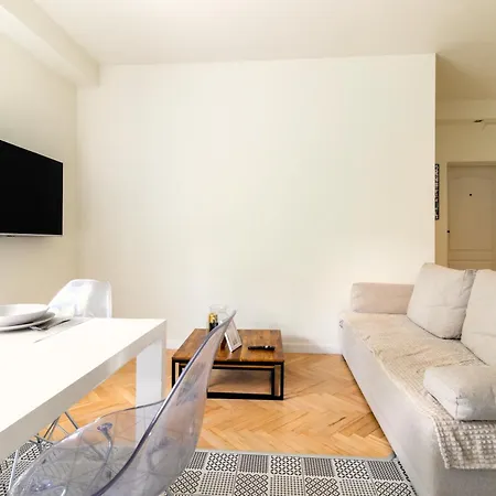 아파트 Renovated 3 Apt. Near Polin/oldtown *