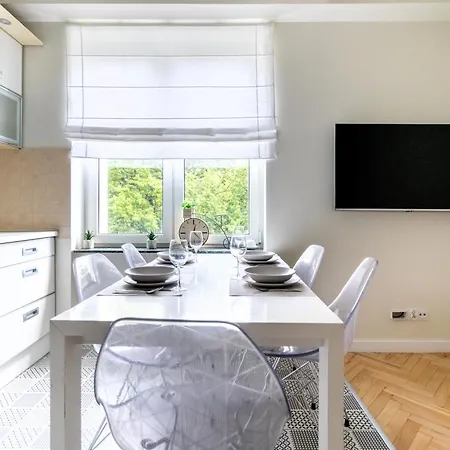Renovated 3 Apt. Near Polin/oldtown 아파트 바르샤바
