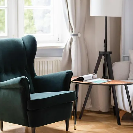 Elegant Filtry With Parking In By Renters Apartment *