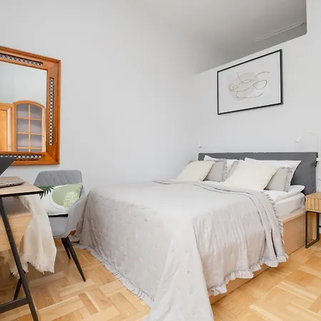 Apartment Elegant Filtry With Parking In By Renters