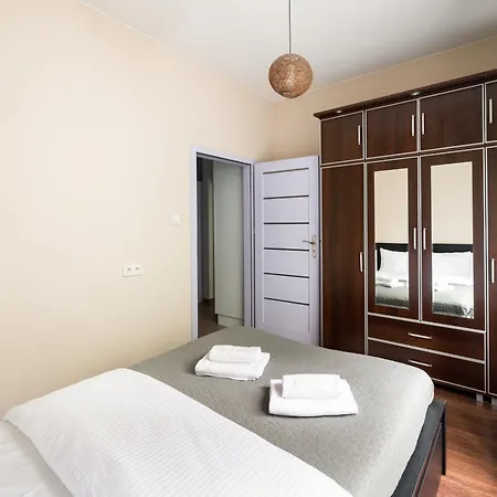 Aleja Krakowska Homely ורשה
