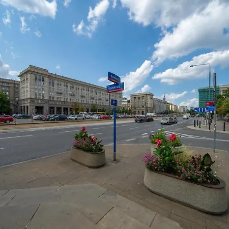 Downtown - Location, View, Bus&tram - By Rentujemy Apartment