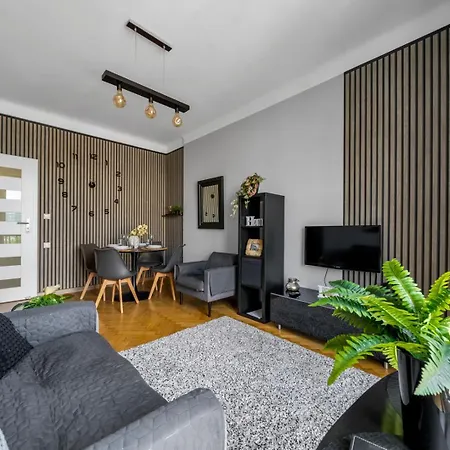 Downtown - Location, View, Bus&tram - By Rentujemy Apartment *