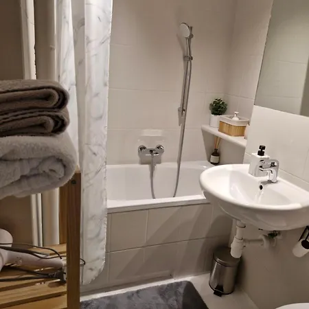 White Grzybowska Apartment *