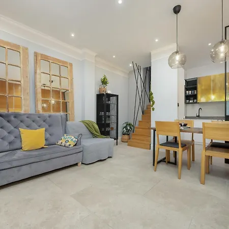 Apartament Dwupietrowy Dla 7 Osob Z Ogrodkiem By Renters Warszawa
