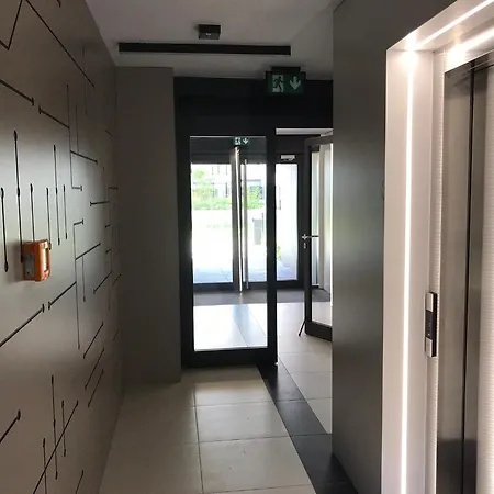 Superior Komputerowa, 4 Rooms, 3 Bedrooms, Airport-city Train, Metro! 24h Reception! Apartament Warszawa
