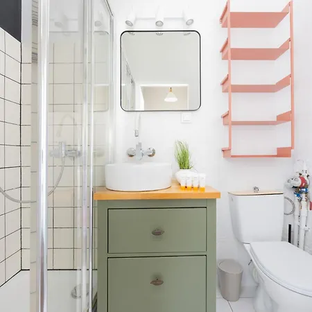 Bright In Downtown By Renters