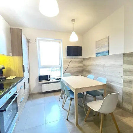 Superior Komputerowa, 4 Rooms, 3 Bedrooms, Airport-city Train, Metro! 24h Reception! Apartament Warszawa