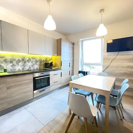 Superior Komputerowa, 4 Rooms, 3 Bedrooms, Airport-city Train, Metro! 24h Reception! *
