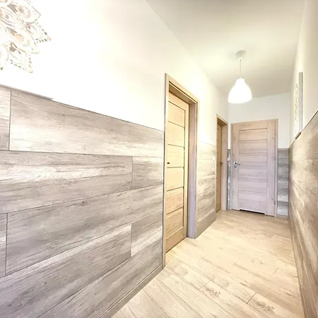 Superior Komputerowa, 4 Rooms, 3 Bedrooms, Airport-city Train, Metro! 24h Reception! Warszawa