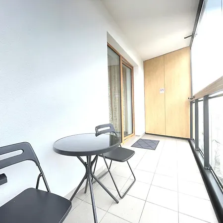 Superior Komputerowa, 4 Rooms, 3 Bedrooms, Airport-city Train, Metro! 24h Reception! * Warszawa