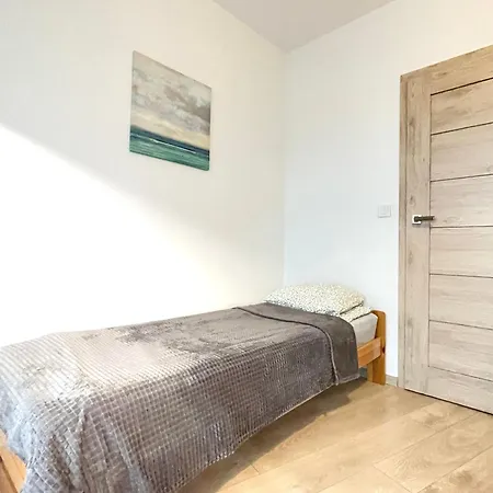 Superior Komputerowa, 4 Rooms, 3 Bedrooms, Airport-city Train, Metro! 24h Reception! Apartament