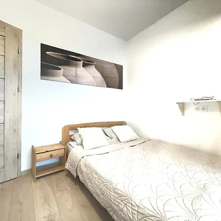 Superior Komputerowa, 4 Rooms, 3 Bedrooms, Airport-city Train, Metro! 24h Reception! Warszawa