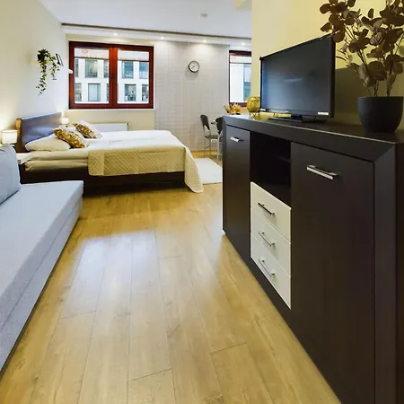 Modern In The Center Of By Renters Apartmán