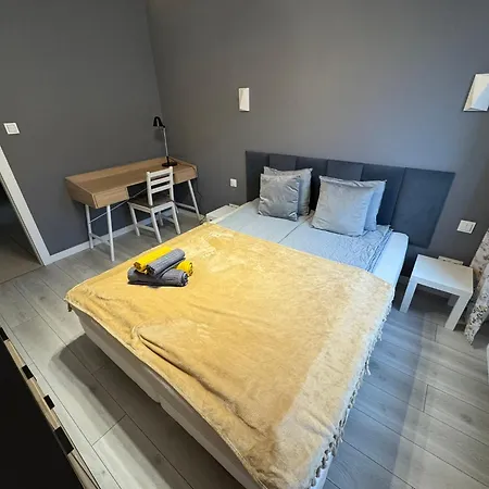 Wiosenny Kamienica Grochow With Free Parking Apartament Warszawa