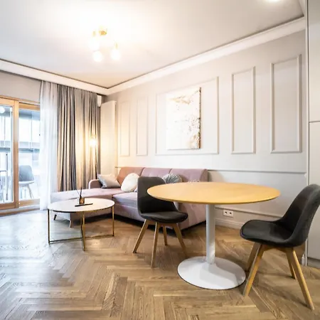 Vipwarsawapartments Amber Mennica アパート