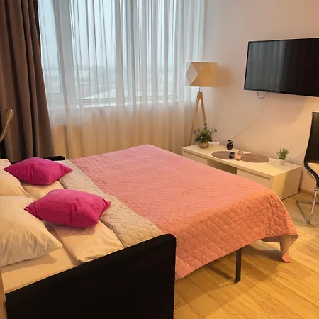 Апартаменты Zlatarooms 210 *