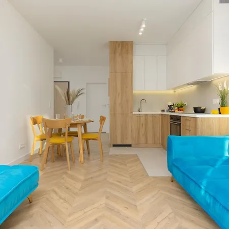 Stylish Zdziechowskiego With Parking & Office By Renters Warszawa