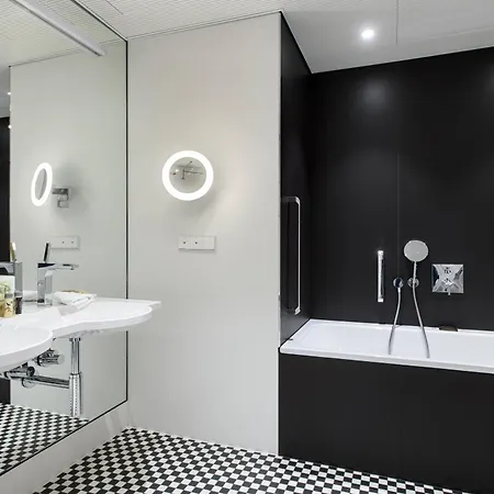 Hotell Renaissance Airport 5*