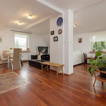 Dom wakacyjny Quiet Bemowo House With Garden By Renters *