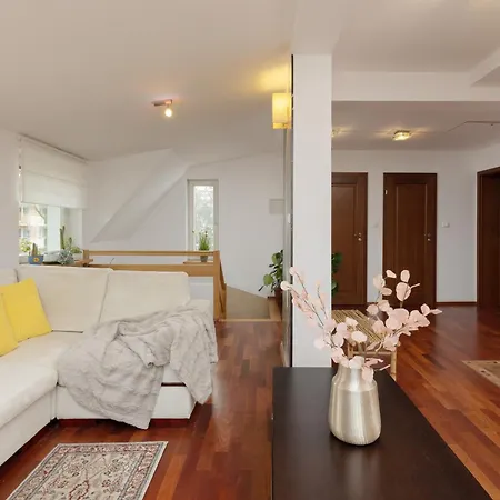 Quiet Bemowo House With Garden By Renters Dom wakacyjny