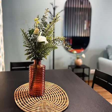 Orange With Balcony - Free Parking Appartement *
