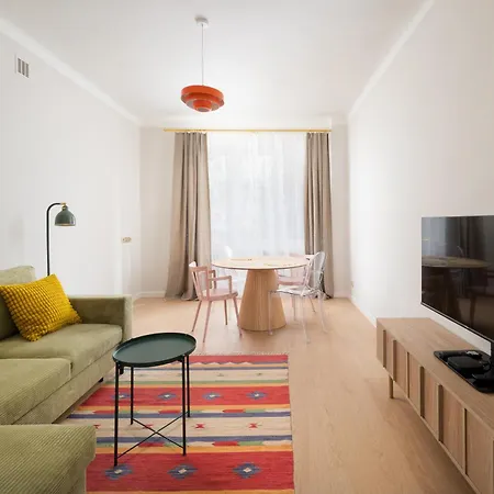 Metro Mlynow Colourful Apartment *