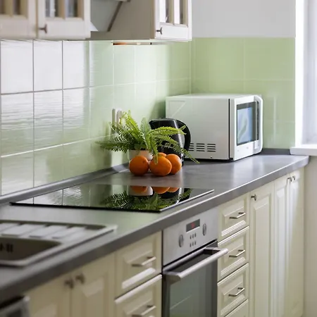 Apartment Jasny Z Dwoma Sypialniami I Biurkiem By Renters Warsaw